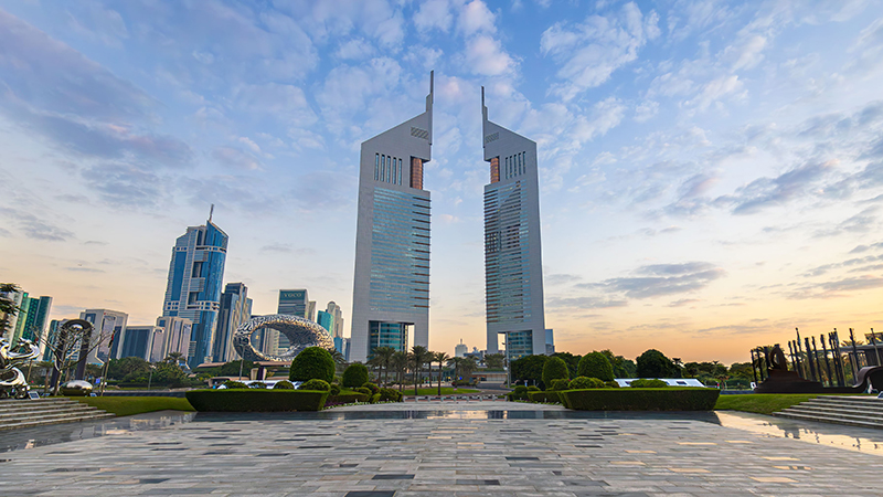 تصویری از دبی به‌عنوان صدرنشین سرمایه‌گذاری جهانی در نیمه اول سال ۲۰۲۵