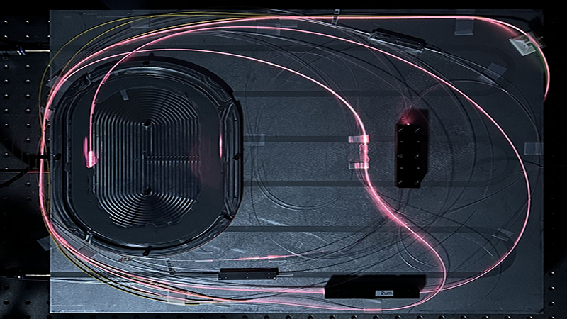 رونمایی از لیزر فیبر ۲ میکرومتری TII برای پزشکی و صنعت