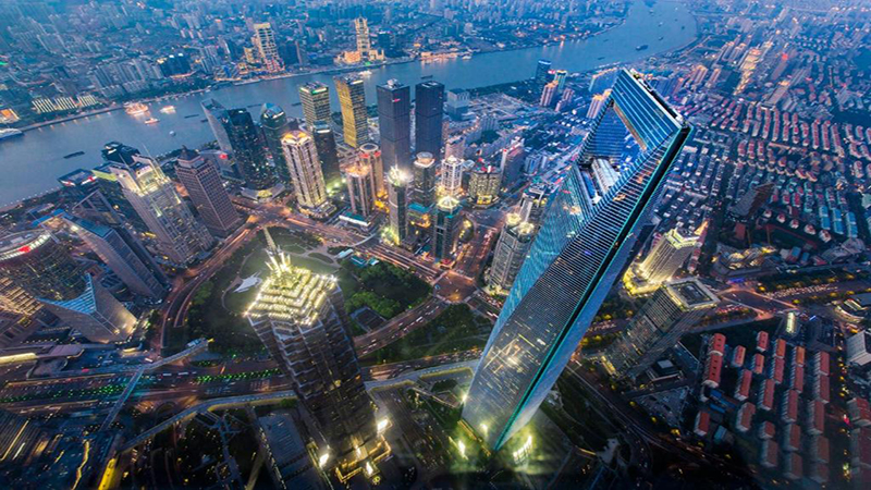 اتاق هتل Park Hyatt Shanghai با منظره رودخانه Huangpu و برج شانگهای