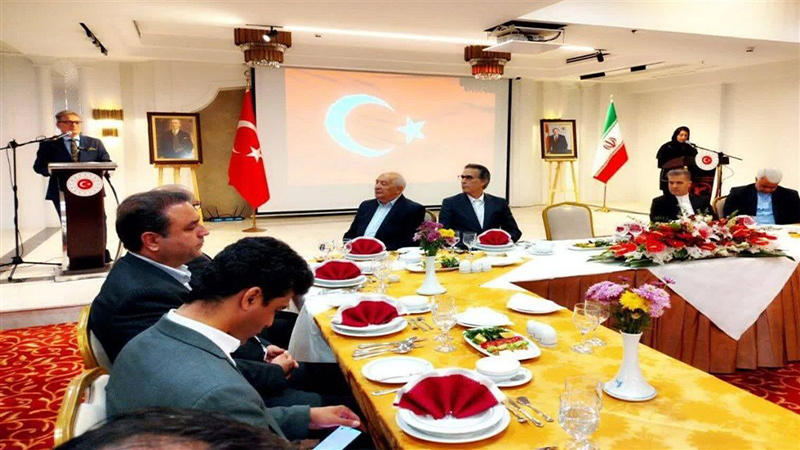 مراسم رسمی با حضور مقامات ایران و ترکیه در مشهد برای توسعه گردشگری و همکاری‌های منطقه‌ای