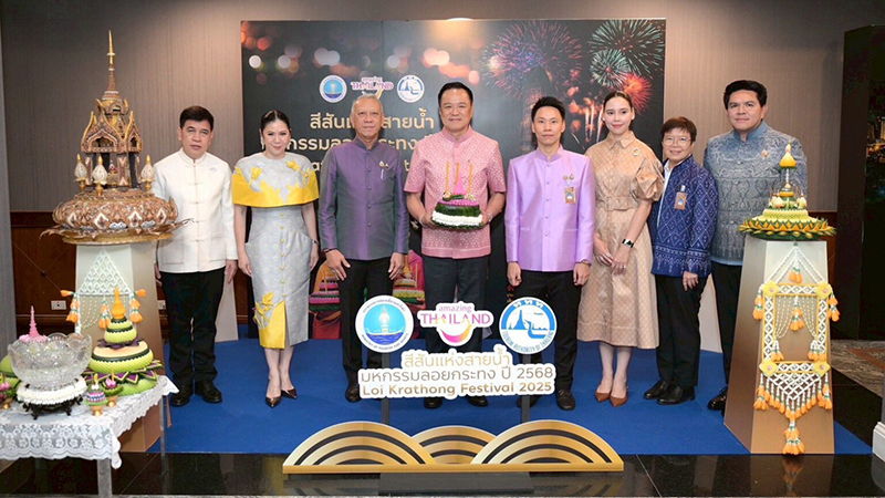 نمایی از جشن Loi Krathong و نورپردازی رودخانه چائو فرایا در بانکوک