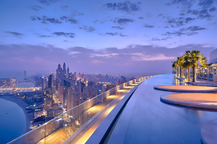 رستوران ZETA Seventy Seven در طبقه ۷۷ دبی با منظره خلیج فارس و طراحی لوکس