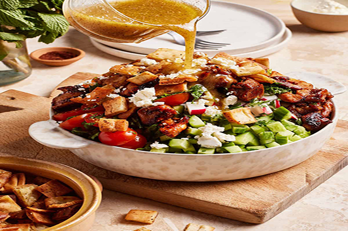 سالاد فتوش مدیترانه‌ای با مرغ گریل‌شده و سبزیجات تازه سر آشپز حسین