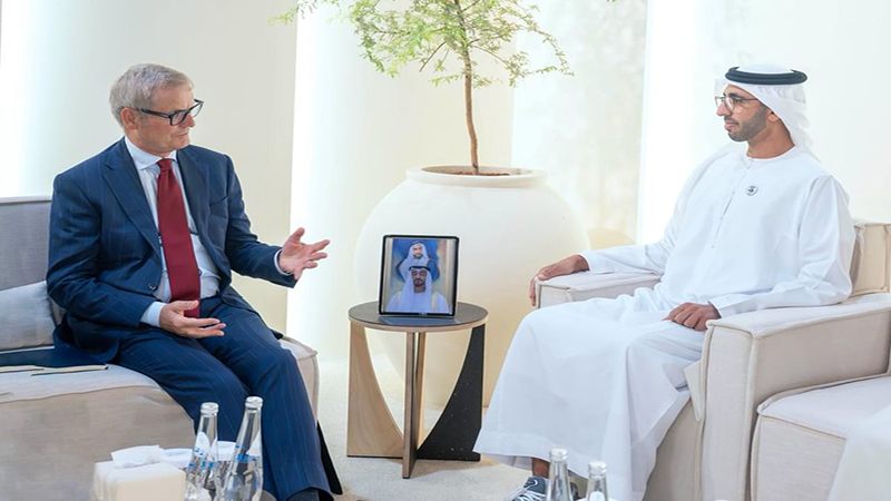 شیخ شخبوت بن نهیان در حال دیدار با فرستاده ویژه نروژ برای بررسی همکاری‌های امارات و آفریقا