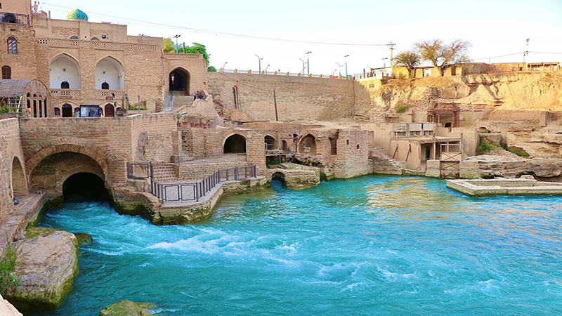 سازه‌های آبی تاریخی شوشتر • فرماندار شوشتر در نشست گردشگری • خانه‌های تاریخی شوشتر • طرح‌های سرمایه‌گذاری میراث فرهنگی • گردشگران در محوطه تاریخی شوشتر