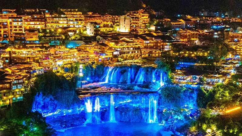 ردشگران خارجی در نمایشگاه هنرهای سنتی چین در پکن