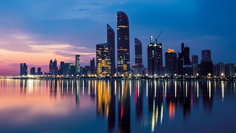 ابوظبی؛ تاریخچه، فرهنگ، جاذبه‌های دیدنی و غذای محبوب مچبوس