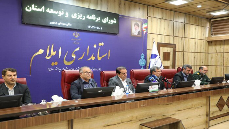 تصویر استاندار ایلام در نشست توسعه و پروژه‌های عمرانی