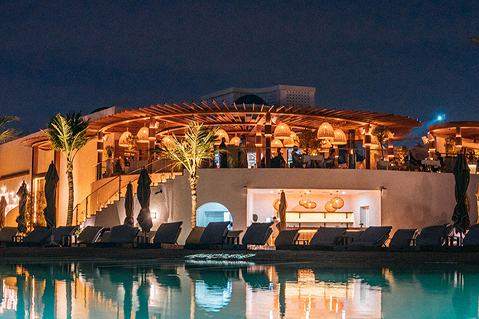 رستوران Twiggy by La Cantine دبی با استخر اینفینیتی و منوی مدیترانه‌ای لوکس