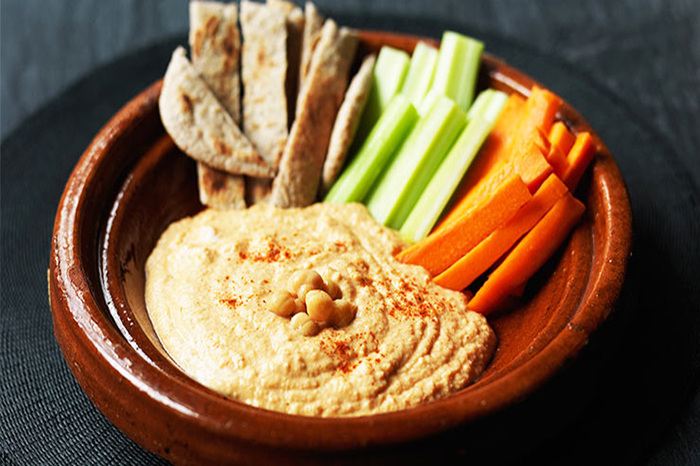 حمص مدیترانه‌ای با نخود و طحینه