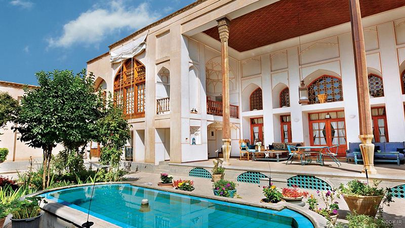 تصویر چشمه لادر در خمینی‌شهر اصفهان، یکی از جاذبه‌های طبیعی محبوب گردشگران