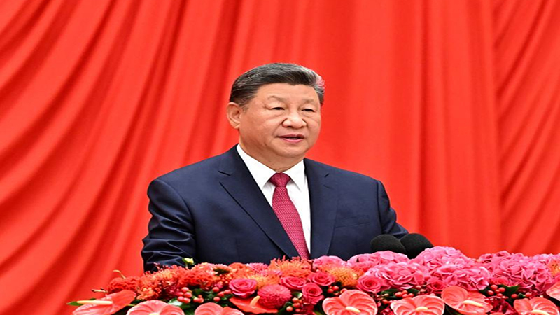 شی جین‌پینگ در حال سخنرانی در نشست APEC درباره آینده پایدار آسیا-اقیانوسیه