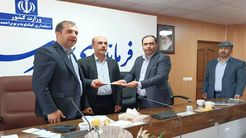 تصویر چشم‌انداز طبیعی شهرستان دنا با کوه دنا و باغ‌های سی‌سخت