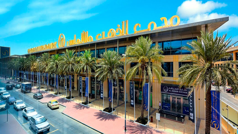 تصویر مرکز خرید گلد اند دیاموند پارک دبی با بوتیک‌های جواهرات و کارگاه‌های تخصصی+نجم امارات