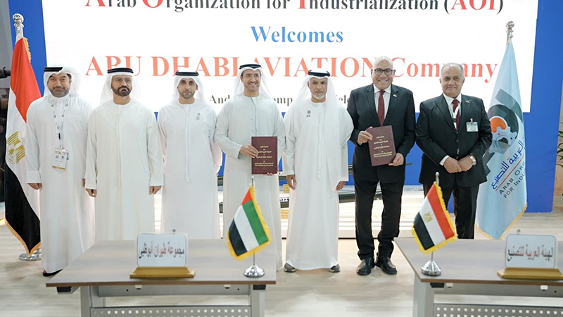 تصویر امضای تفاهم‌نامه‌های راهبردی AMMROC با AOI در نمایشگاه EDEX مصر