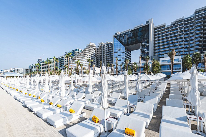 رستوران Beach by FIVE دبی با ساحل خصوصی و غذاهای مدیترانه‌ای لوکس+نجم امارات