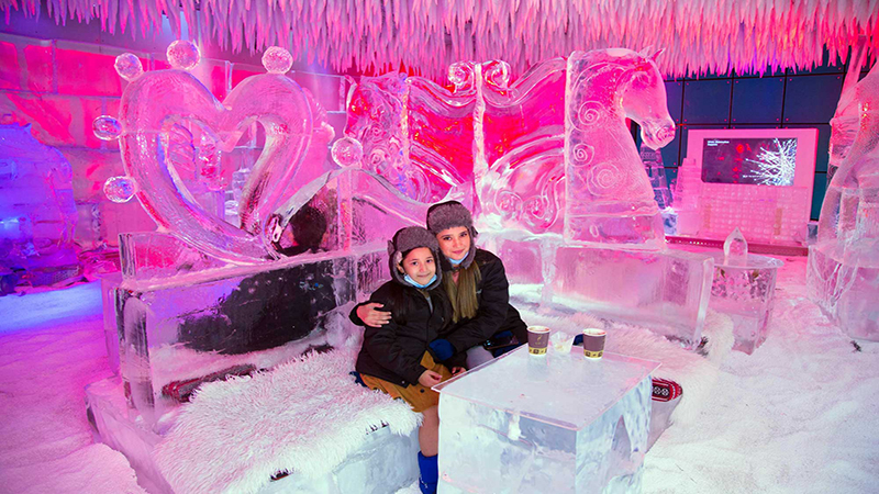 سالن یخی Chillout Ice Lounge دبی با نوشیدنی گرم و لباس حرارتی+نجم امارات