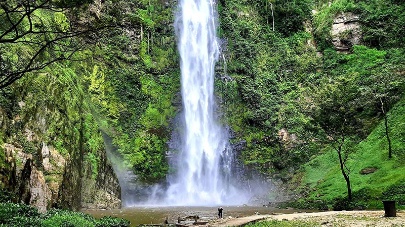 قلعه کیپ‌کُست: قلعه کیپ‌کست غنا جاذبه گردشگری قلعه المینا: قلعه المینا غنا میراث جهانی یونسکو پارک ملی مول: پارک ملی مول غنا حیات‌وحش و سافاری آبشار ولی: آبشار ولی غنا طبیعت و ماجراجویی یادبود کوامه نکرومه: یادبود کوامه نکرومه غنا استقلال+نجم امارات