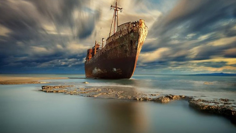 جزیره کیش در خلیج فارس با تاریخ کهن، جاذبه‌های گردشگری متنوع و غذاهای محلی محبوب، یکی از مقاصد مهم سفر در ایران است.»+نجم امارات