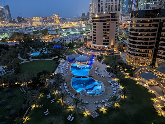 Le Royal Meridien Beach Resort & Spa استخر+نجم امارات