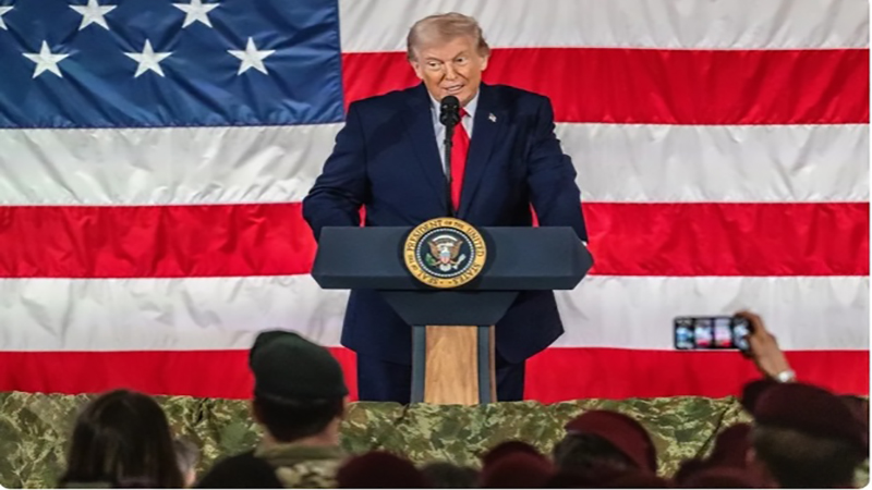 دونالد ترامپ در پایگاه نظامی فورت براگ درباره سلاح سری مختل‌کننده و عملیات بازداشت نیکلاس مادورو سخنرانی می‌کند+نجم امارات