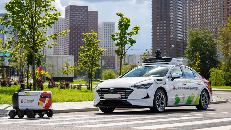 خودرو بدون راننده مجهز به فناوری هوش مصنوعی و سیستم خودران در حال آزمایش در جاده‌های روسیه+نجم امارات